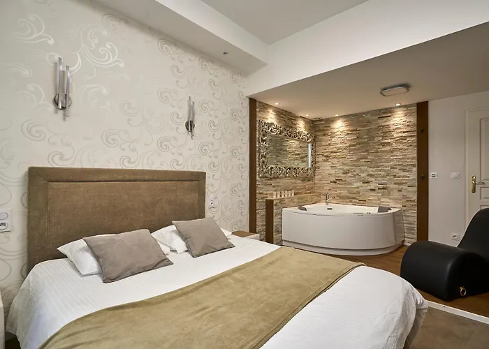 Le Donjon Dionysos - Apartment *